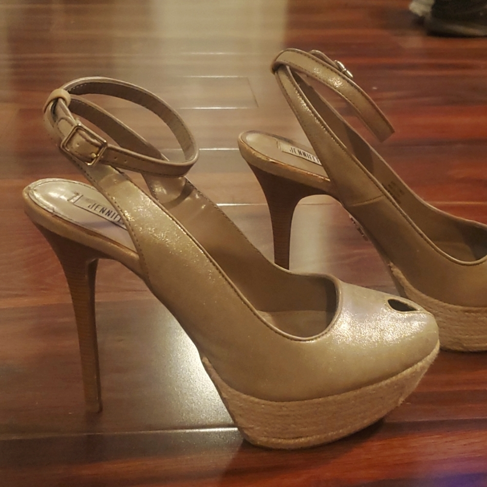 Jennifer Lopez golden Heels size 7.5